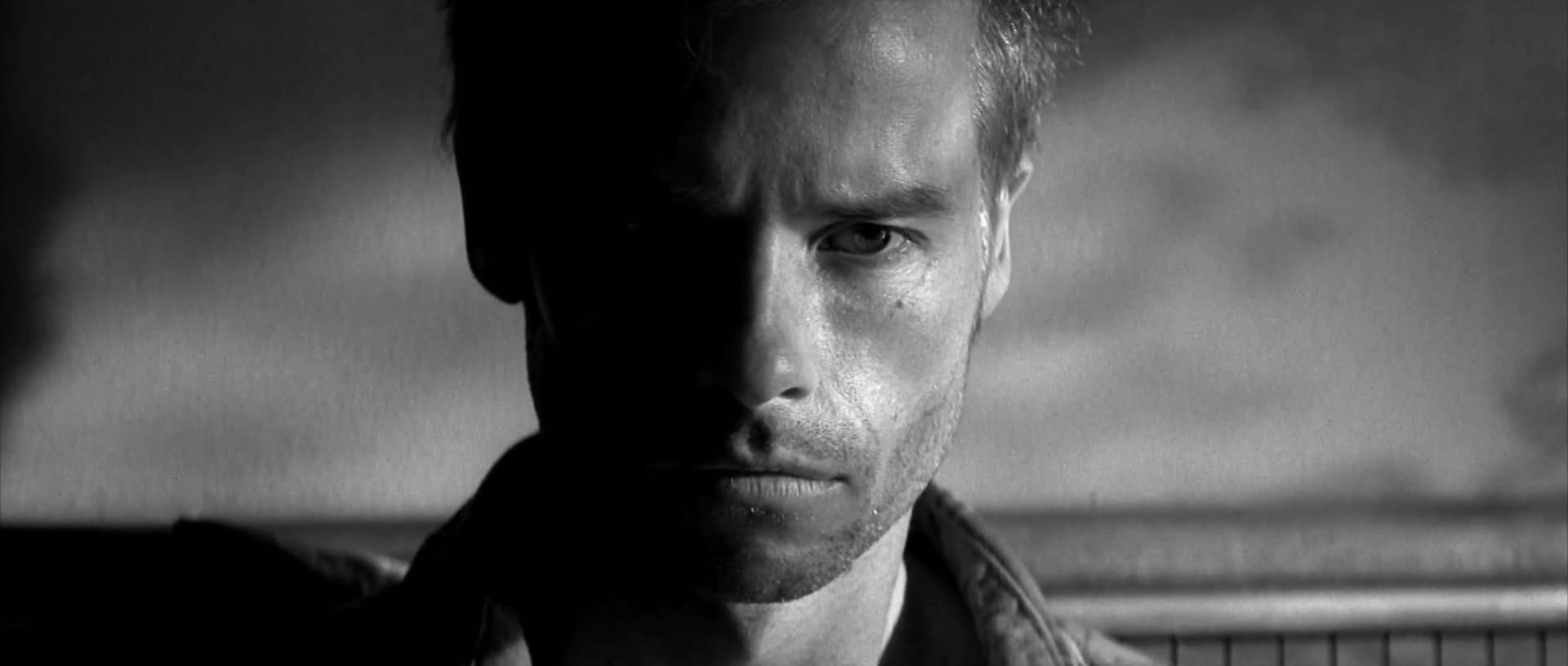 memento-2000-de-christopher-nolan-rese-a-en-cinema-para-promedios